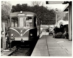 Rare Railbus train back in Cirencester after 61 years Image